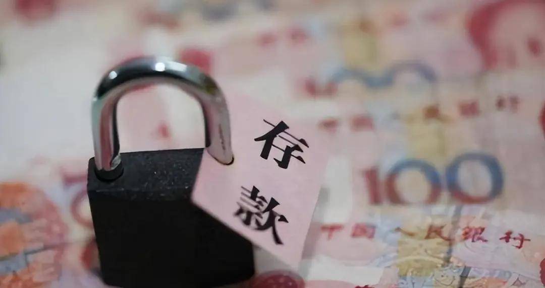 因不满银行柜员态度，北京富豪一怒取走存款，银行行长上门道歉