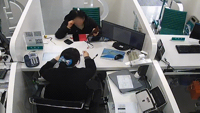 银行柜员因两个字当场翻脸