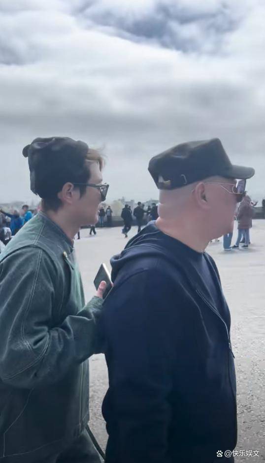 郭德纲率领德云社征战英国！55岁于谦老到认不出，岳云鹏罕见缺席