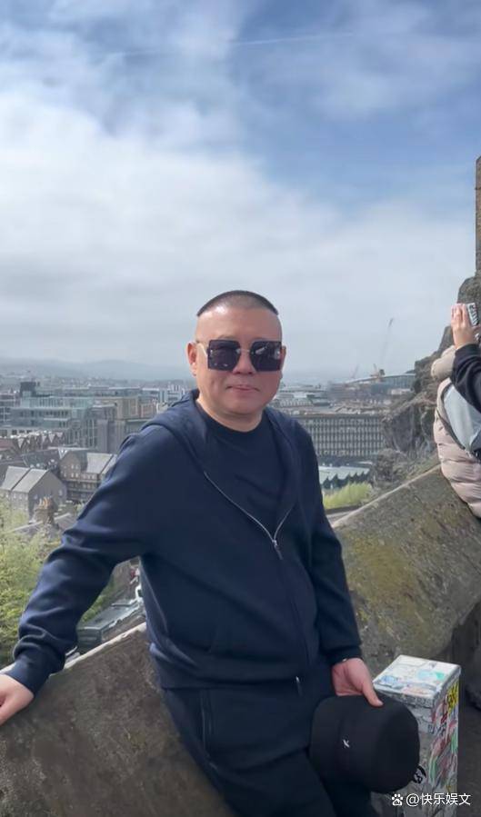 郭德纲率领德云社征战英国！55岁于谦老到认不出，岳云鹏罕见缺席