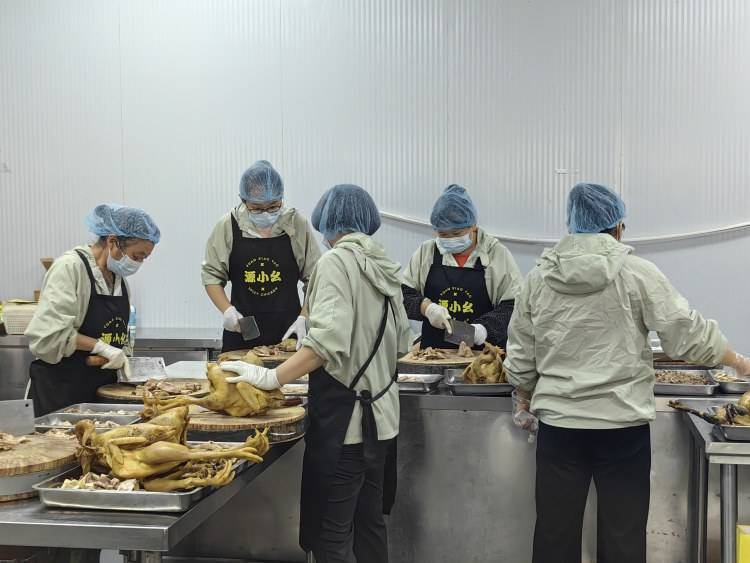 丰都飞出“金凤凰” 小小“麻辣鸡”要卖向全球