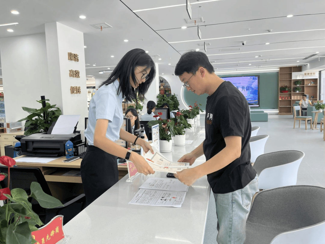 拼经济·天府街的发展力|天府街道开办个体工商户执照业务