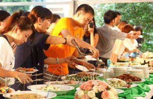 自助餐吃回本？员工透露：“套路”多，老板从不担心客人吃回本