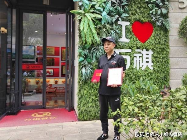 肉蟹煲加盟连锁店和化妆品店哪个回本快？肉蟹煲回本速度快