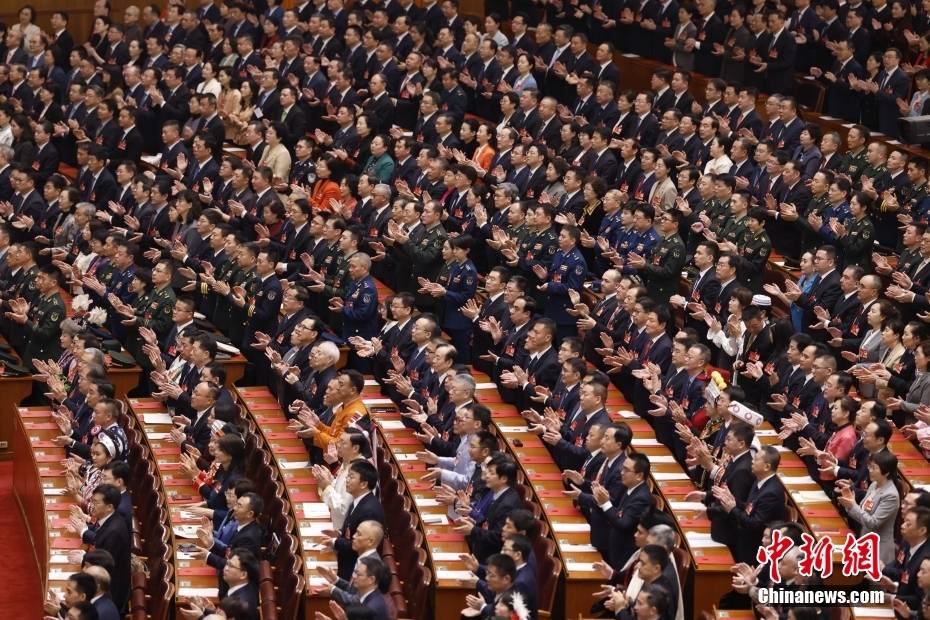 十四届全国人大三次会议举行闭幕会