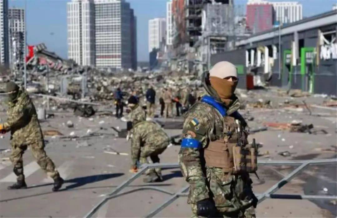 俄乌终于要停战了？73岁普京罕见披甲上阵，反手给乌一道选择题