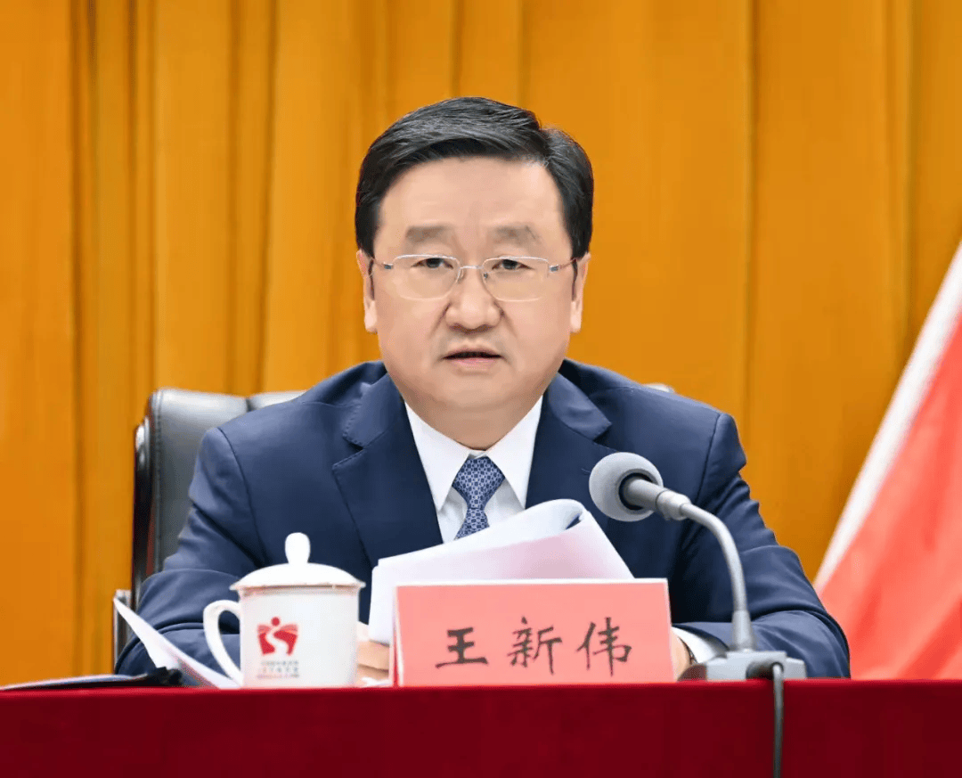 王新伟当选辽宁省省长