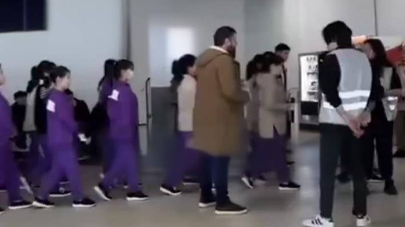 俄罗斯仓库出现多名朝鲜女工？俄朝此举或实现互利共赢，双方都赚大了