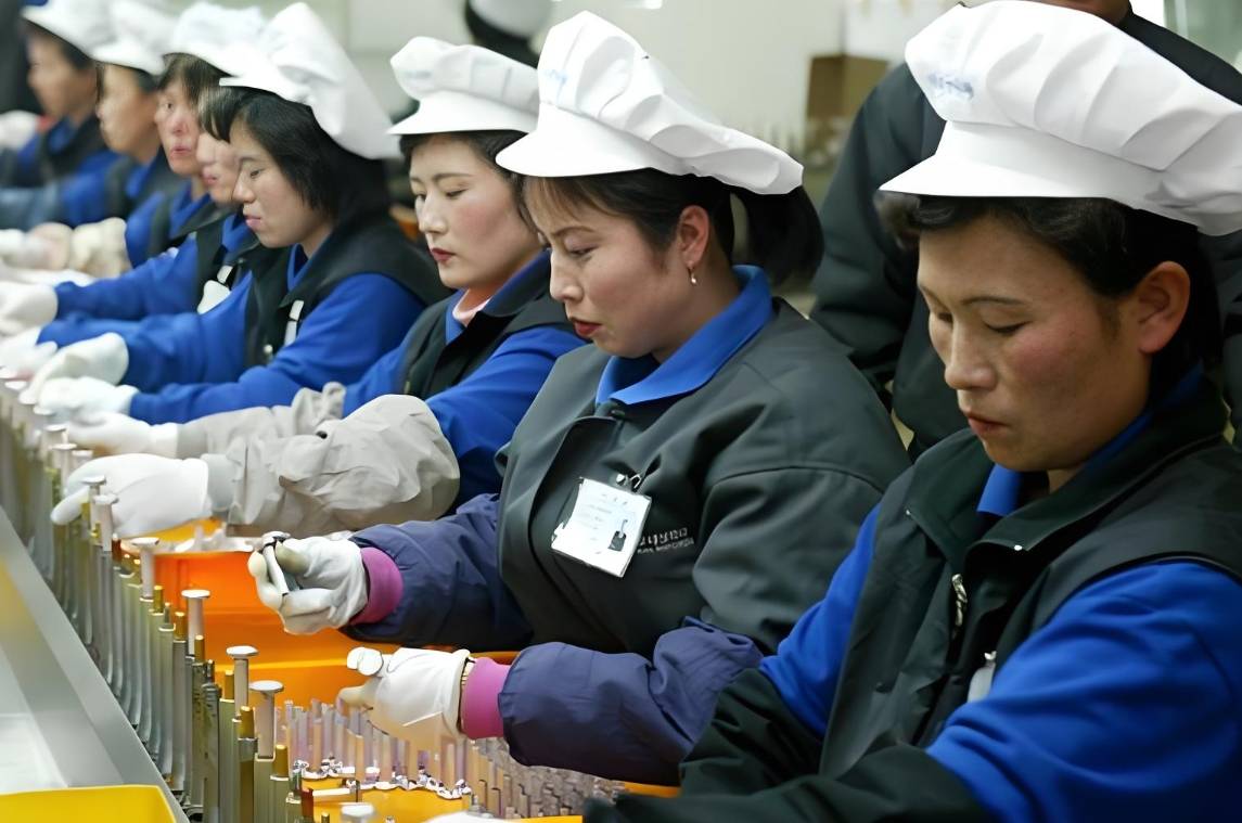 俄罗斯仓库出现多名朝鲜女工？俄朝此举或实现互利共赢，双方都赚大了