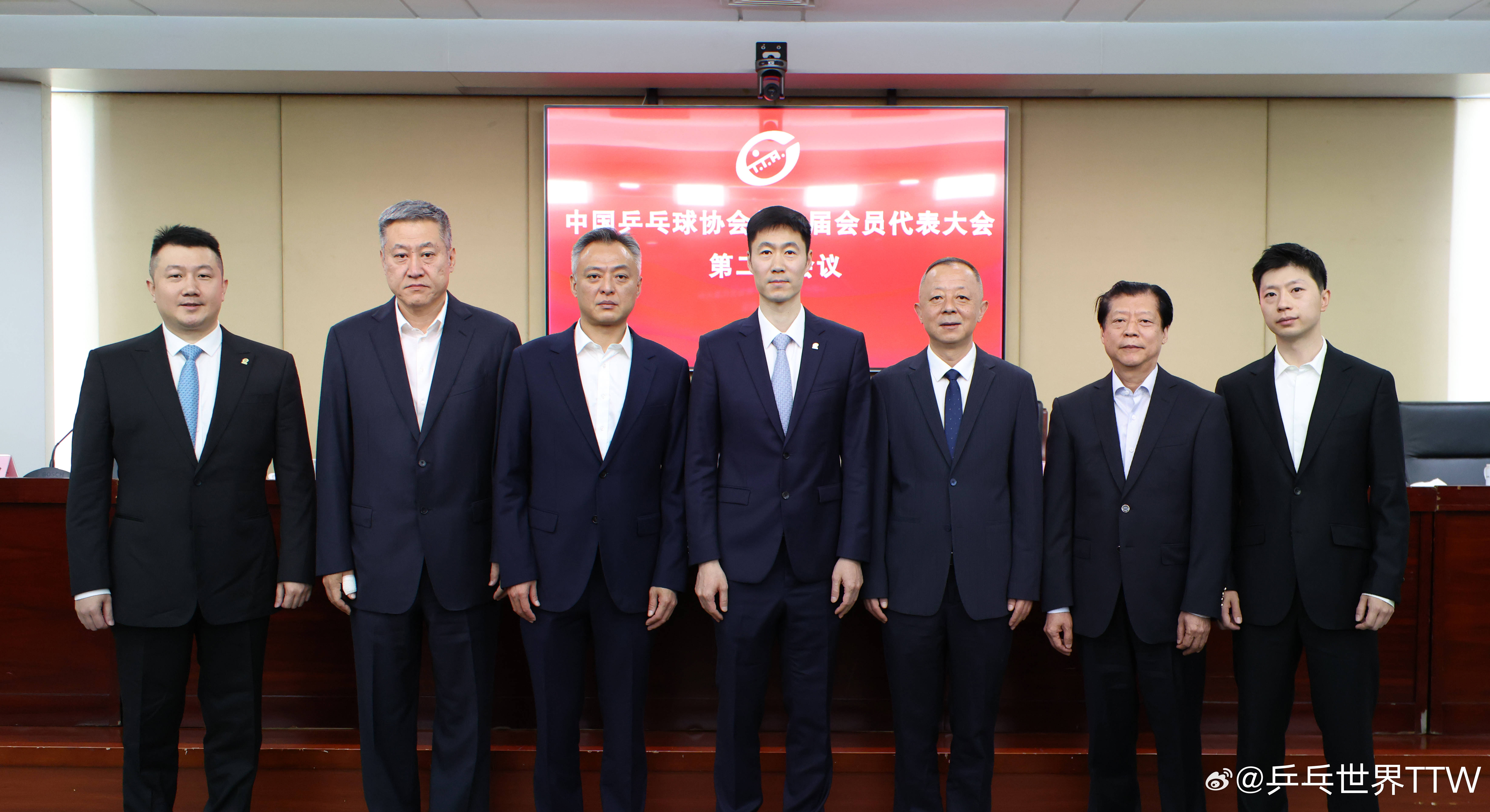 刘国梁主动辞去中国乒协主席职务
