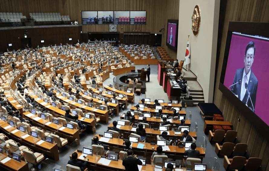 尹锡悦涉内乱案首审，两大证人反水，韩国前总统或判死刑？