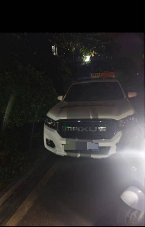 江苏一城管执法车被指停进小区堵车库，涉事部门回应